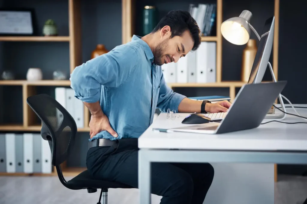 Dolor lumbar por no entrenar y estar sentado